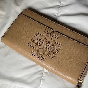 Tory Burch tan wallet